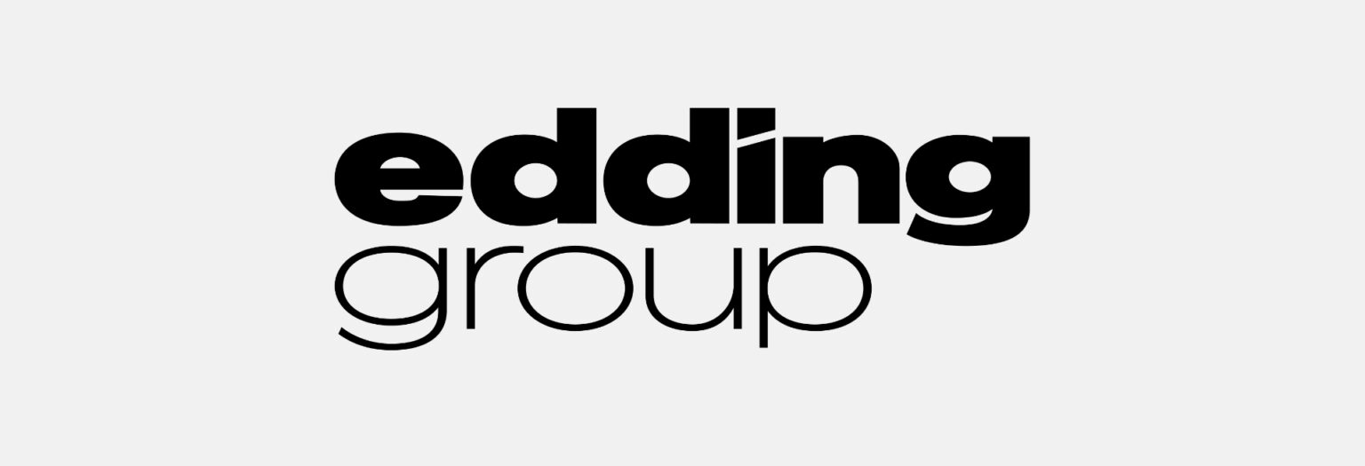 Schwarzer Schriftzug edding group auf hellem Hintergrund.